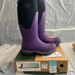 Arctic Sport 2 Tall purple size 9 womens. Muck Boot